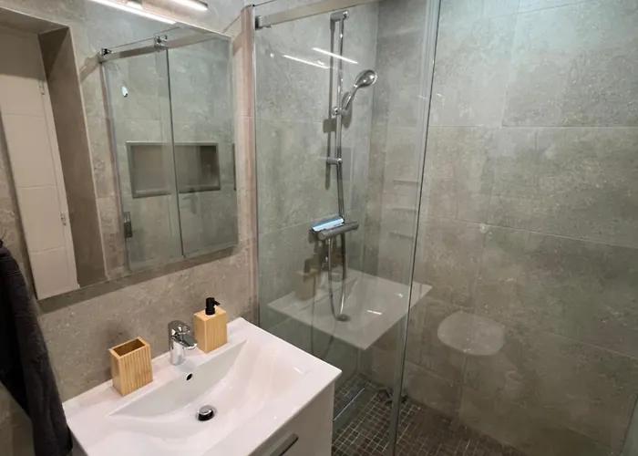 Daire Domaine Baccia Donna - Jacuzzi Chauffe, Climatisation, Parking Prive - Nice Monaco La Trinité